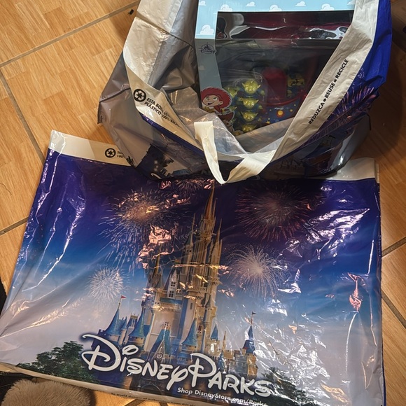 Disney Parks -Toy Story Memorabilia -Space Crane Claw Machine (sold out online) - Picture 15 of 15